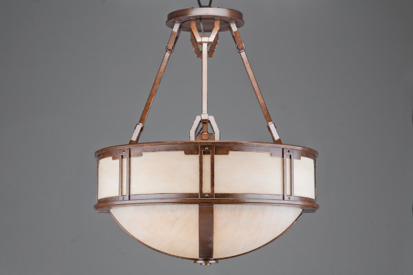 This fixture design is all about meticulous craftsmanship. By elevating functional clasps and joints to aesthetic details, an understated silhouette is transformed into an impressive work of art.