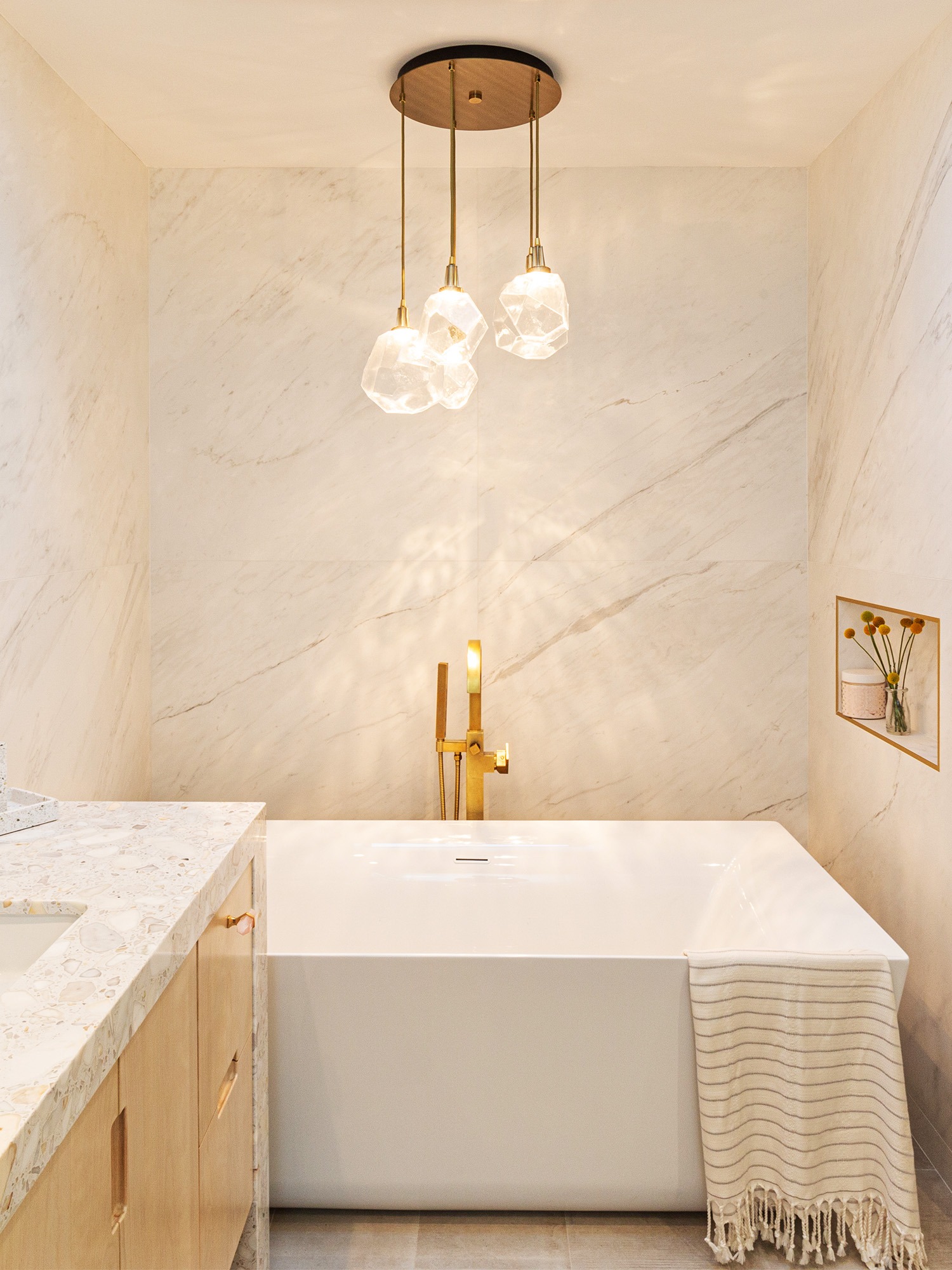 Gem_5_Pendant_Lights_Chandelier_CHB0039-05-HB-C-Kelly_Shepard_Designs-Bathroom