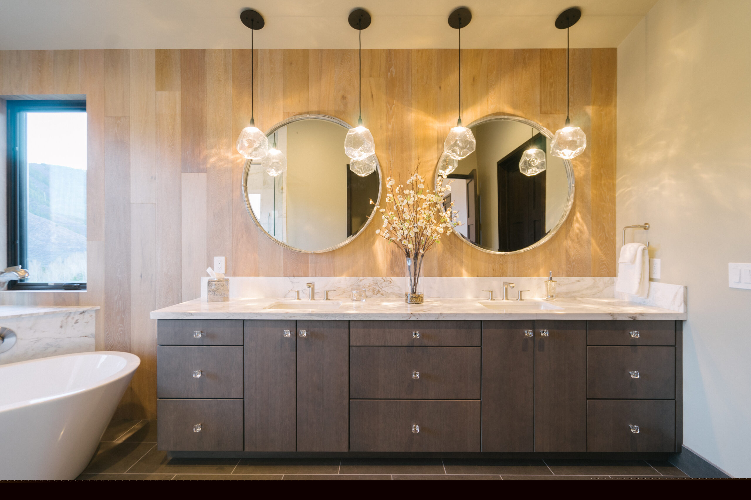 Gem_Pendant_Light-LAB0039-01-MB-C-AP_Resort_Concepts-Bathroom-counter