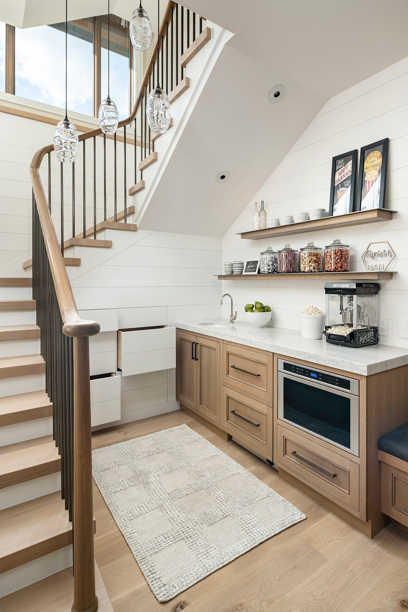 Ellisse_Pendant_Lights_LAB0035-01-MB-OC-Magleby_House-stairwell