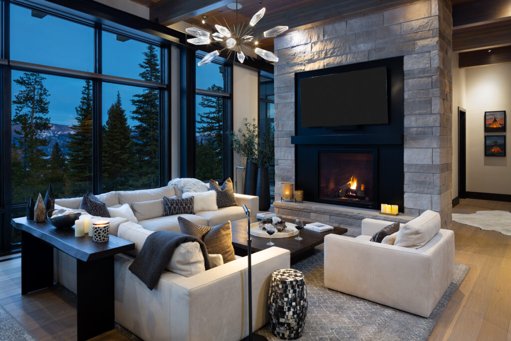 Rock Crystal Starburst Chandelier | Brech Buhler Architects, Karl Neumann Photography