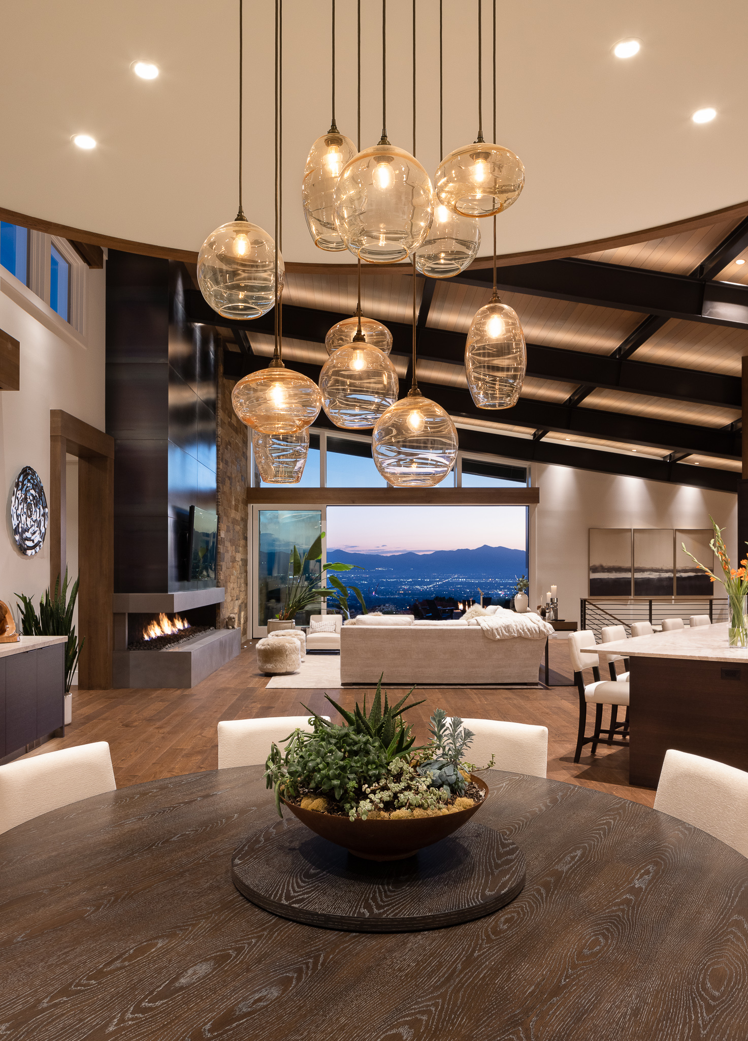 Misto Round Pendant Chandelier | Domichael Hickman Studio, Steve Wilson Photography