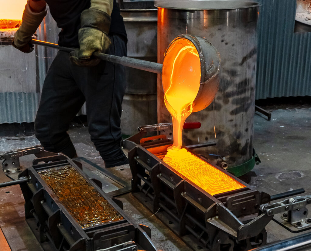 Pouring Tabulo cast glass